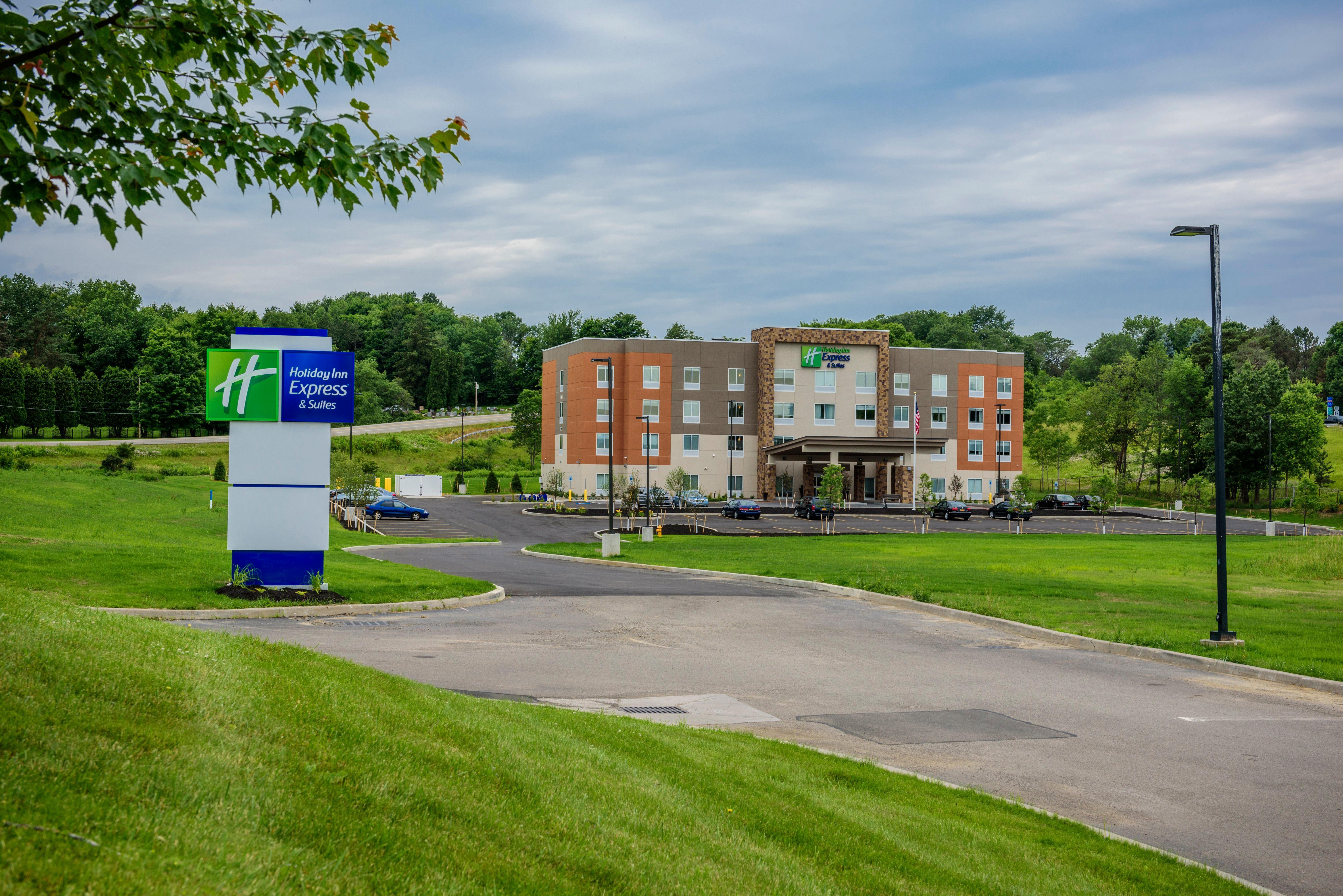 Holiday Inn Express & Suites Jamestown By Ihg Exterior photo
