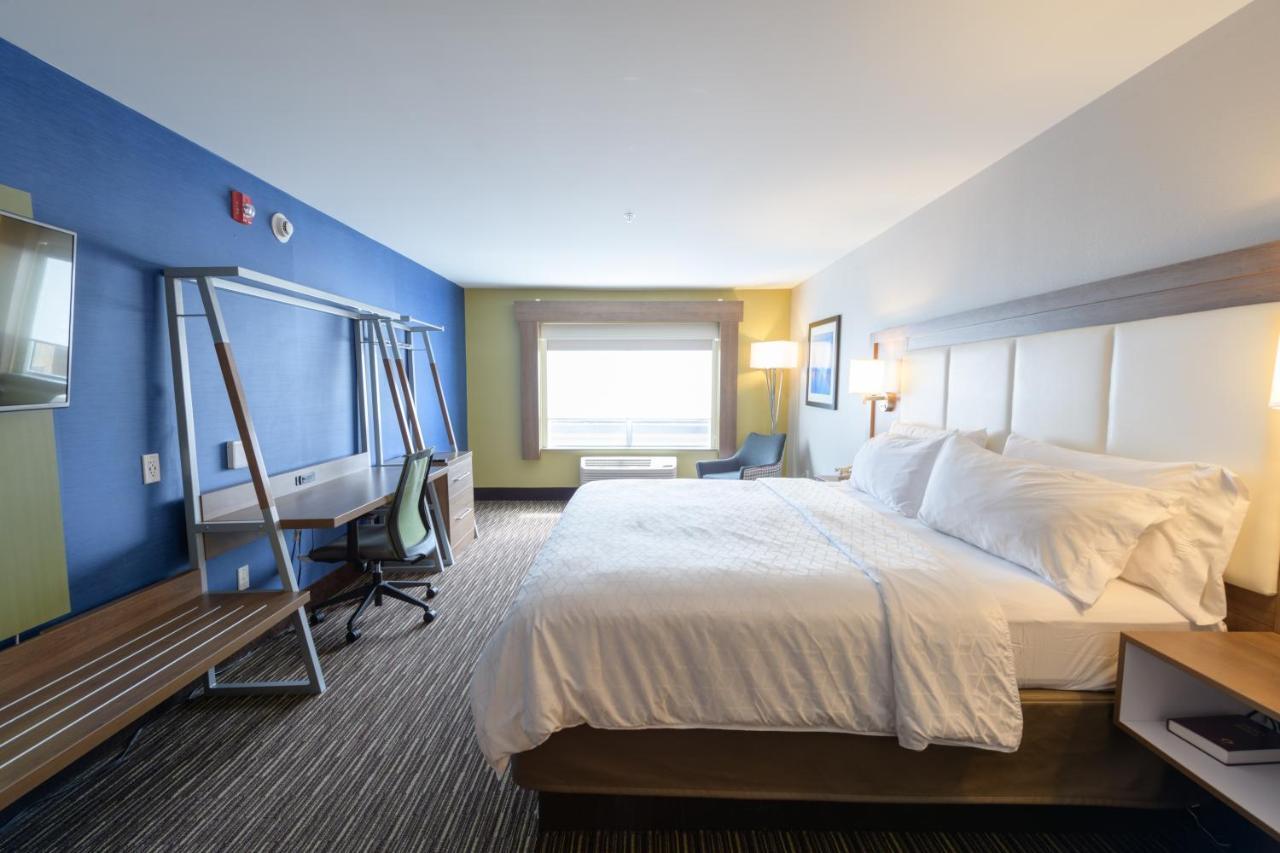 Holiday Inn Express & Suites Jamestown By Ihg Room photo